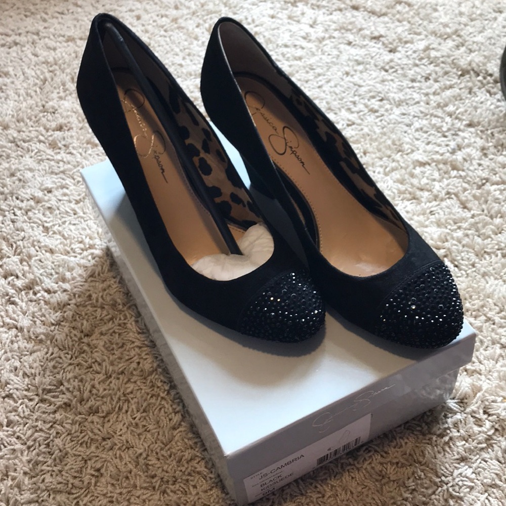 Jessica Simpson black pumps